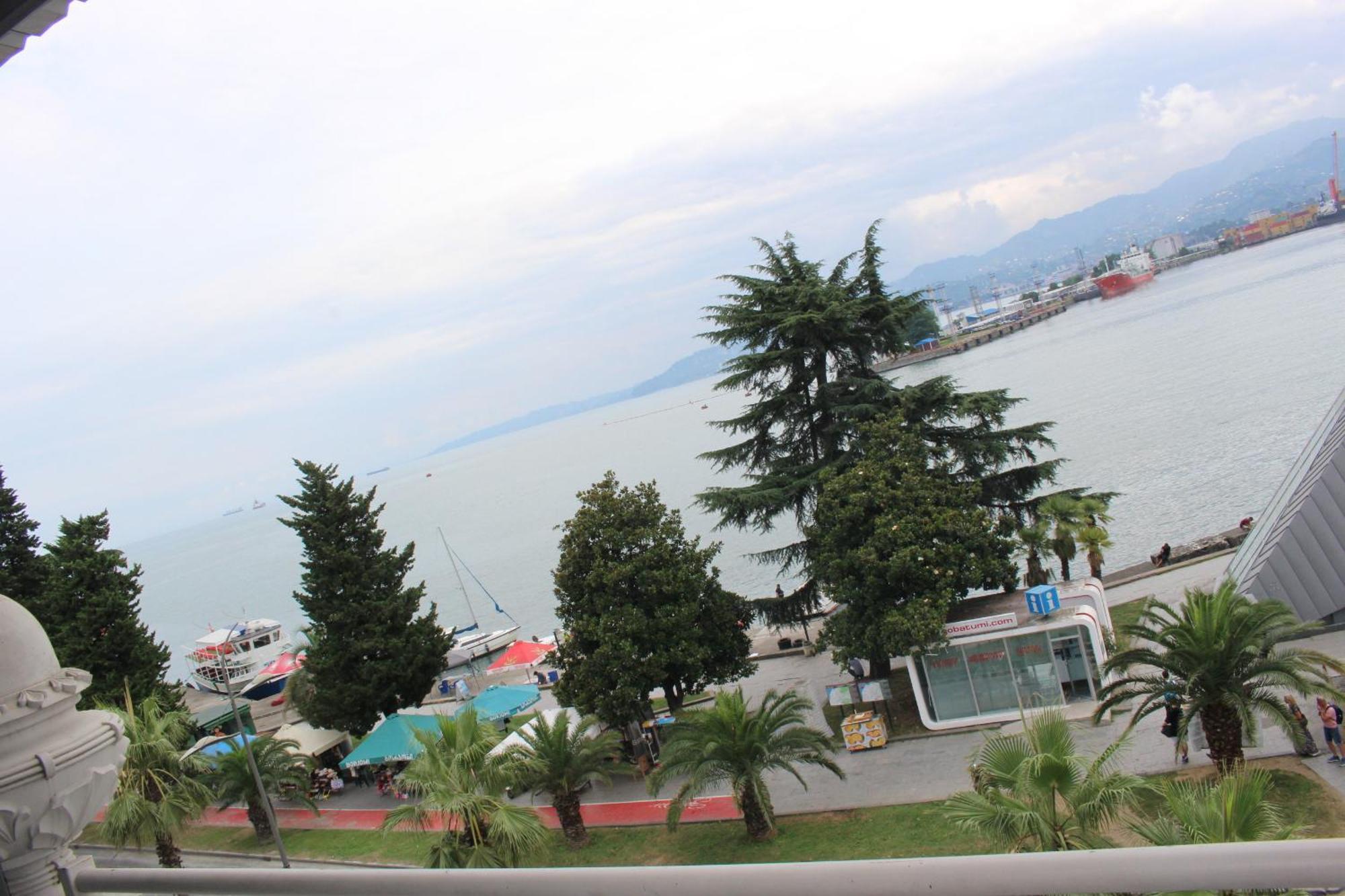Boutique Hotel 32 Batumi Exterior photo
