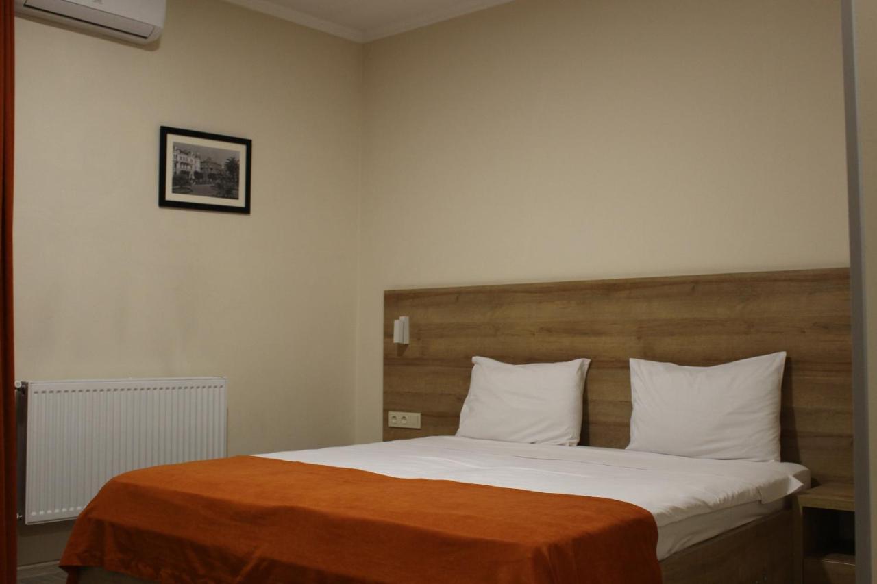 Boutique Hotel 32 Batumi Exterior photo