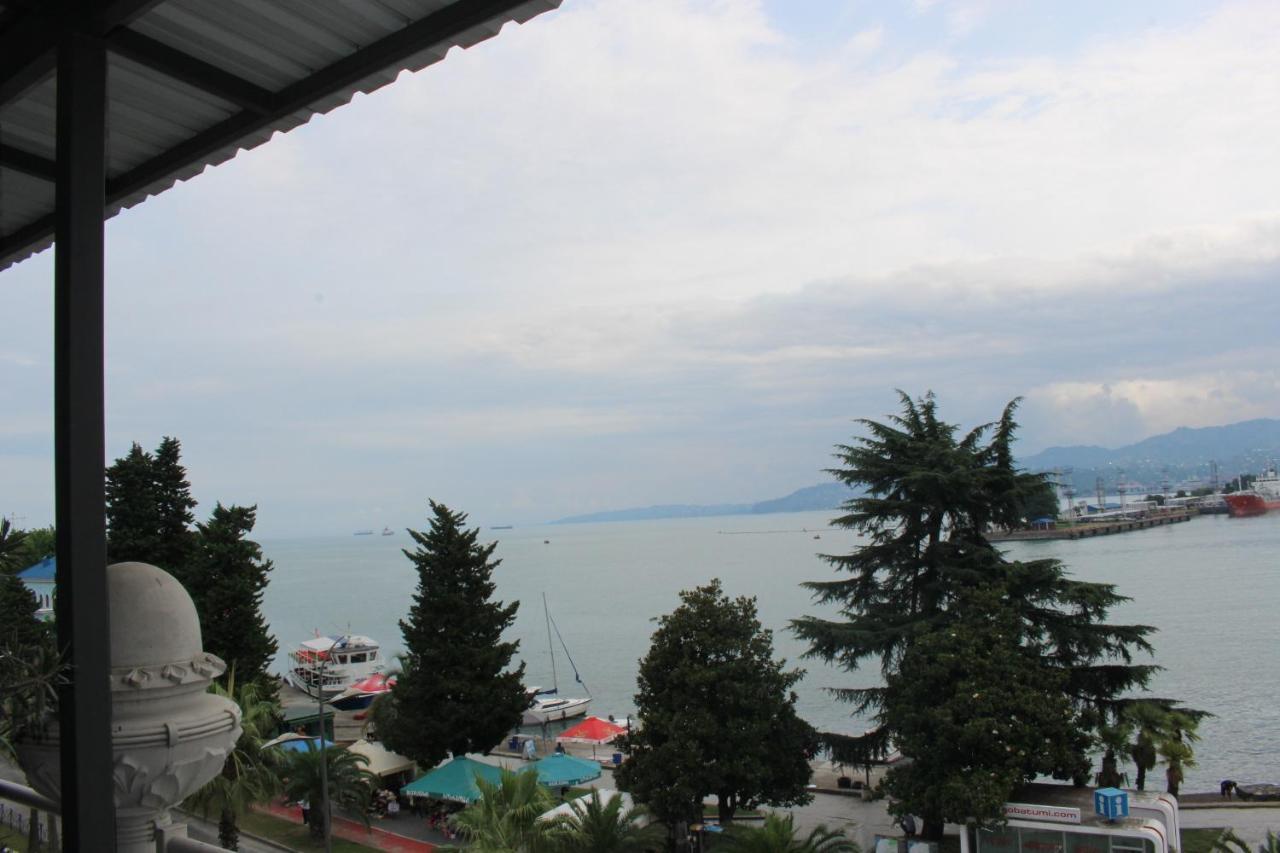 Boutique Hotel 32 Batumi Exterior photo