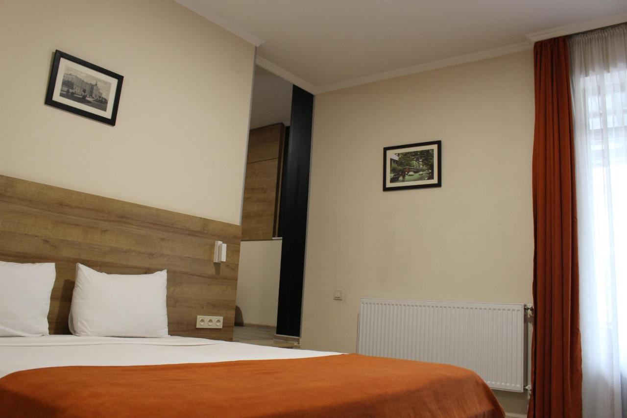 Boutique Hotel 32 Batumi Exterior photo