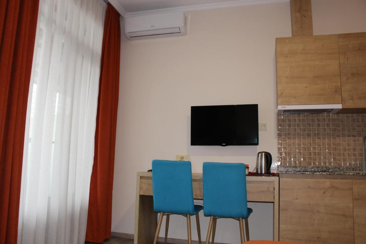 Boutique Hotel 32 Batumi Exterior photo