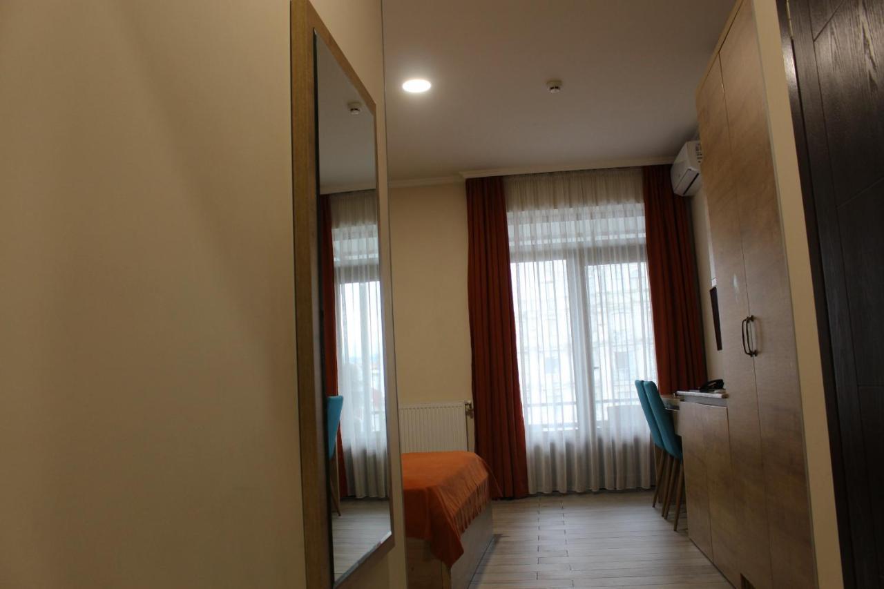 Boutique Hotel 32 Batumi Exterior photo