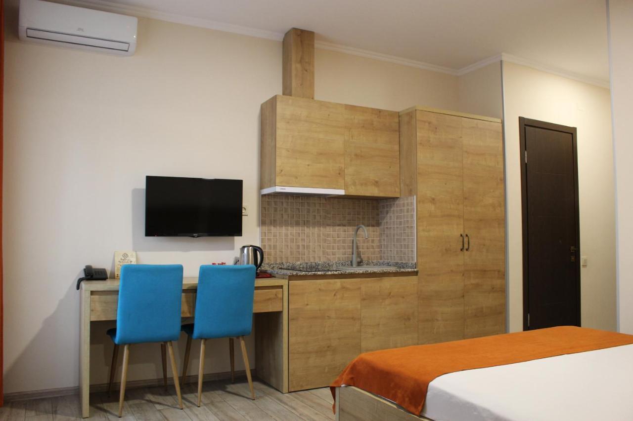 Boutique Hotel 32 Batumi Exterior photo