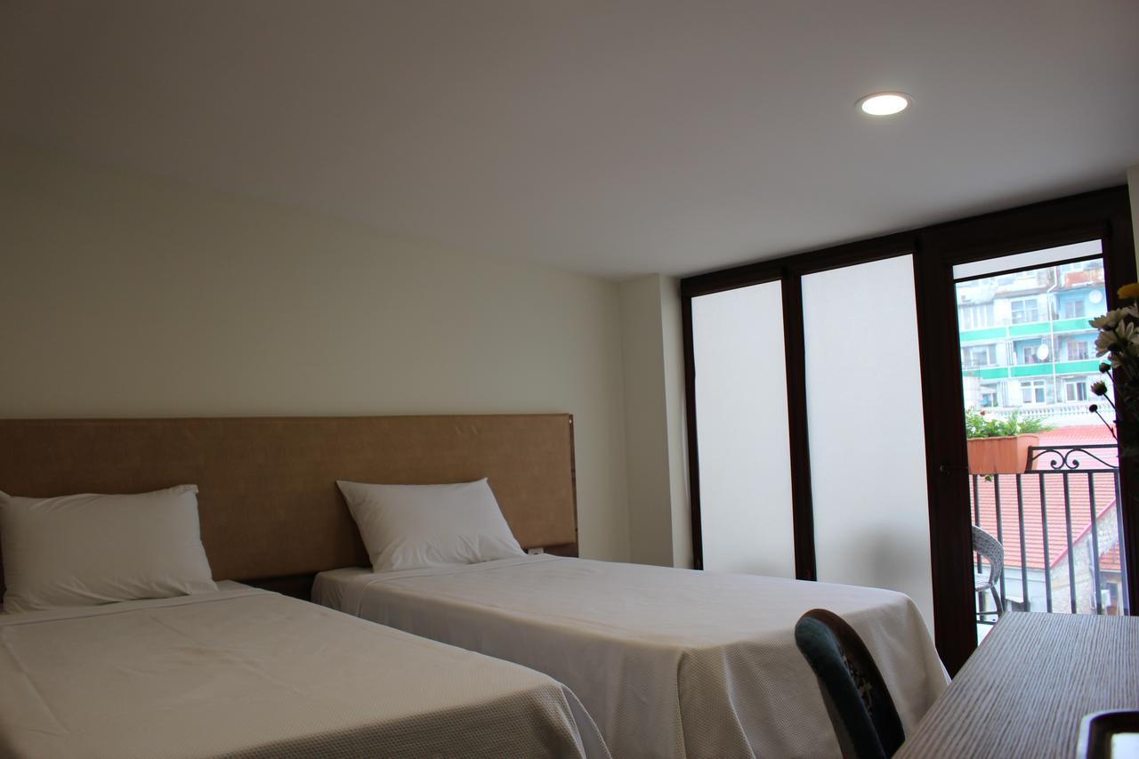 Boutique Hotel 32 Batumi Exterior photo