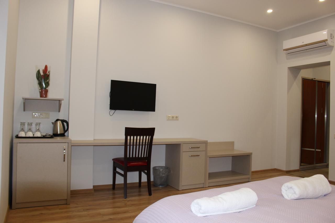 Boutique Hotel 32 Batumi Exterior photo