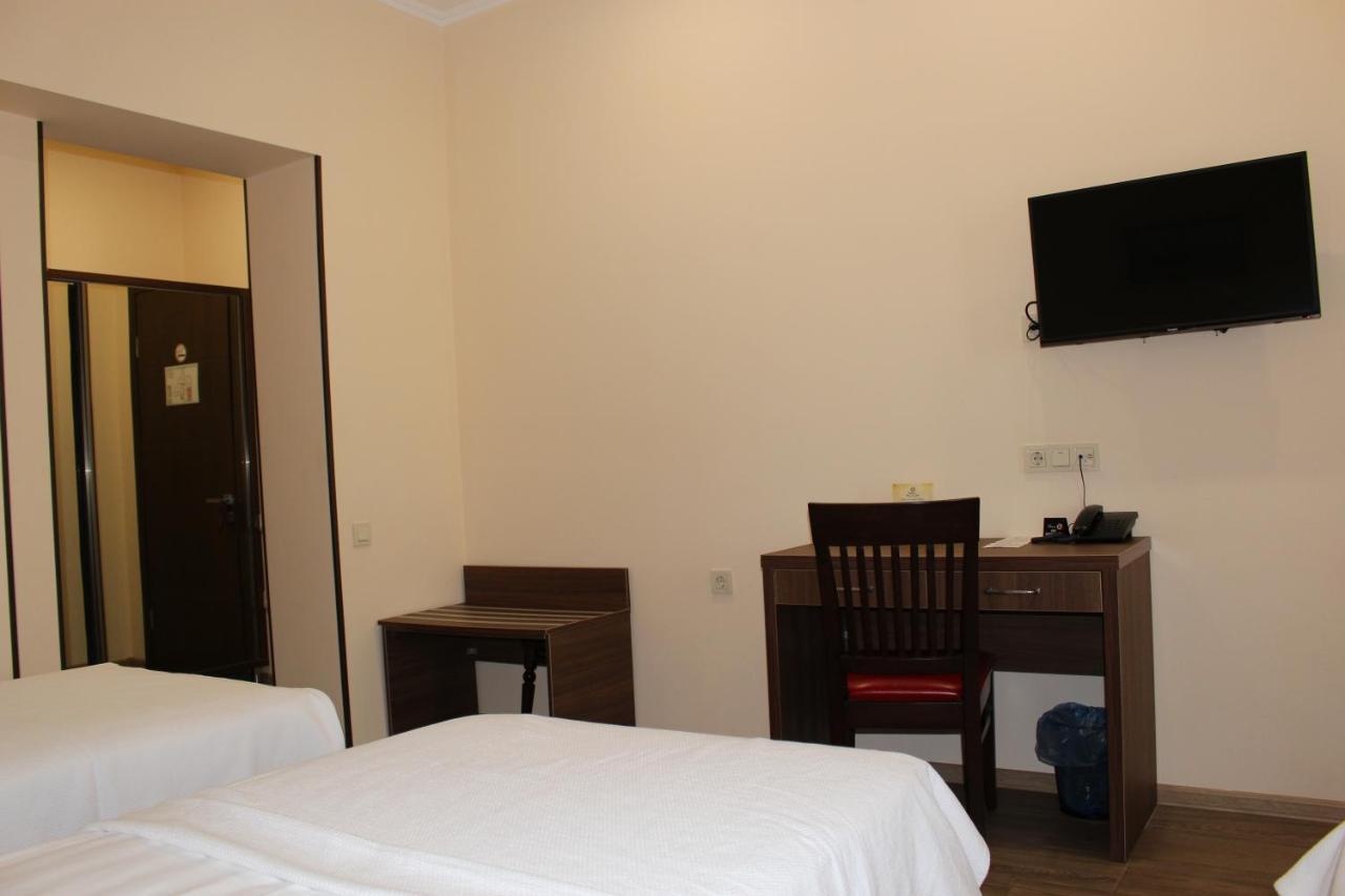 Boutique Hotel 32 Batumi Exterior photo