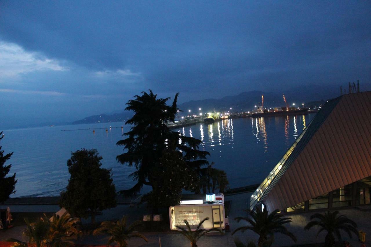 Boutique Hotel 32 Batumi Exterior photo